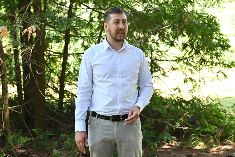    Ян Мурзаханов: «Если у заповедника есть своя внебюджетная финансовая подушка, он развивается быстрее, сам себя обеспечивает, ни от кого не зависит».   
Фото: Ксения Богодвид