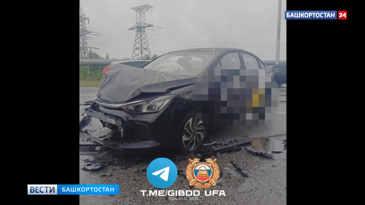    Появилось видео ДТП на Сельской Богородской в Уфе, где пострадали парень с девушкой