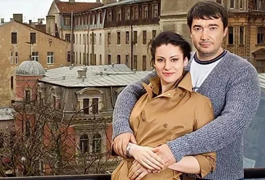 на фото Анна Ковальчук и Олег Капустин