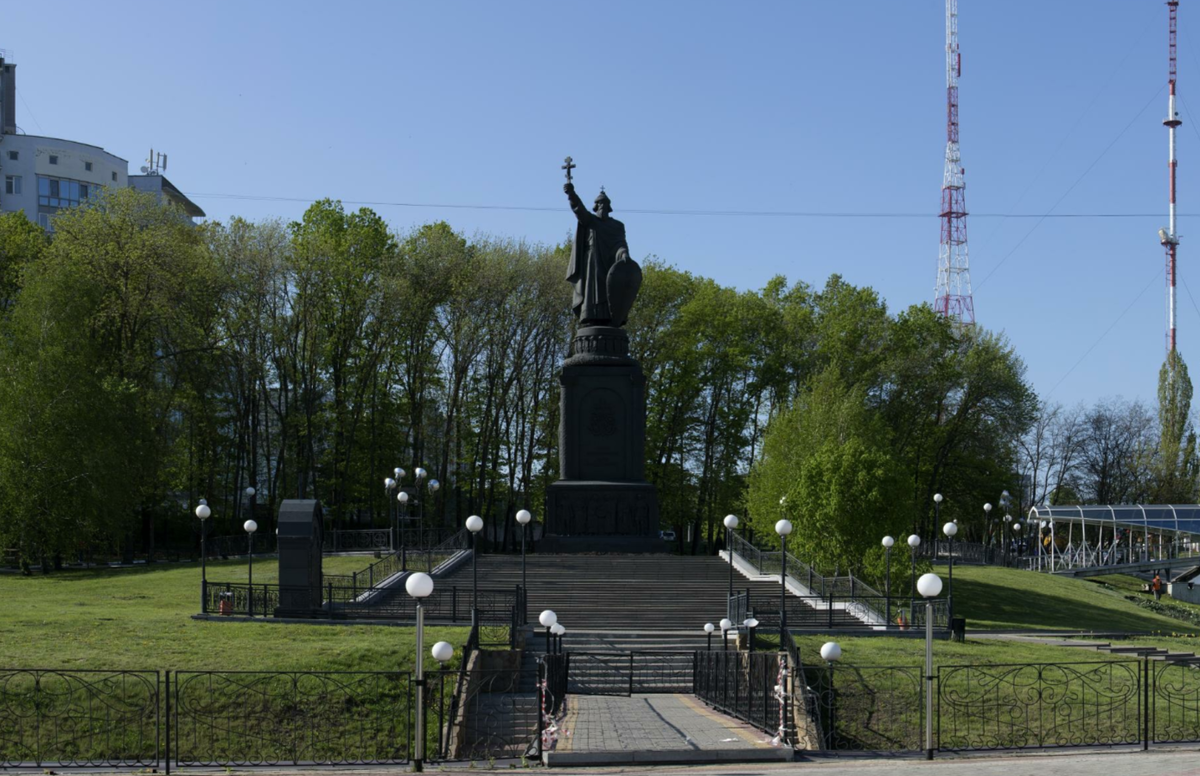 Памятник Князю Владимиру в Белгороде. Nikolay Gyngazov/Russian Look/Globallookpress