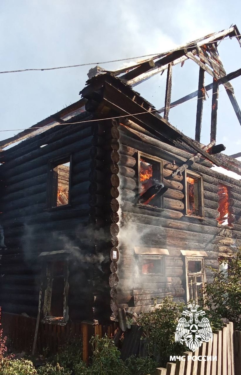    Очередная заброшка сгорела в Петрозаводске (ФОТО)МЧС России