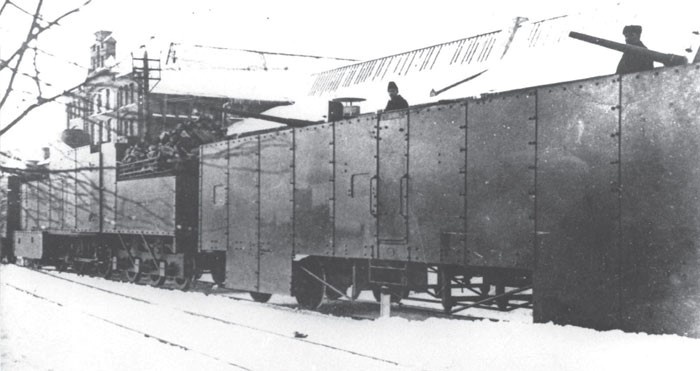 Картинка из свободных источников.  Бронепоезд, построенный в мастерских Фредериксберга в Хельсинки, вооруженный 75-мм пушками Canet, изначально предназначавшимися для военных кораблей или береговой обороны.