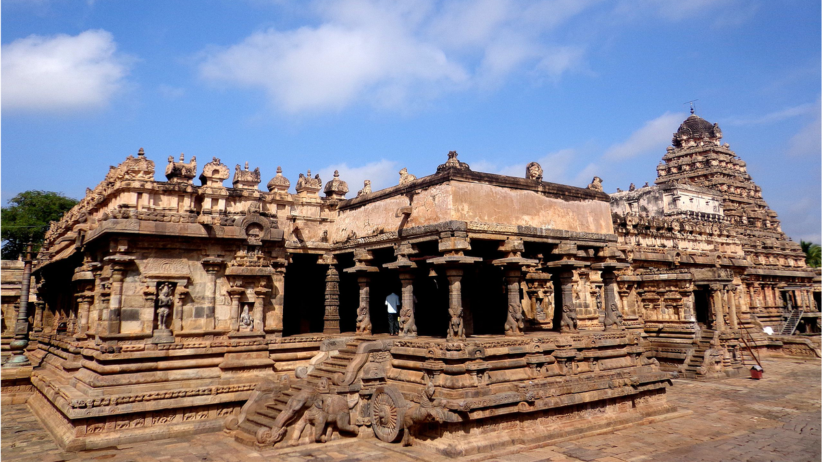 Храмы Чола - Индуистские храмы в южно-индийском штате Тамил-Наду, воздвигнутые в период правления династии Чола. К этим храмам относятся: храм Брихадишвары в Танджавуре, храм Гангайкондачолишварам и храм Айраватешвары в Дарасурам. Храм Брихадишвары был внесён в список Всемирного наследия ЮНЕСКО в 1987 году; храм Гангайкондачолишварам и храм Айраватешвары в Дарасурам были добавлены к нему в 2004 году. С тех пор эти объекты всемирного наследия известны как «Храмы Чола».
