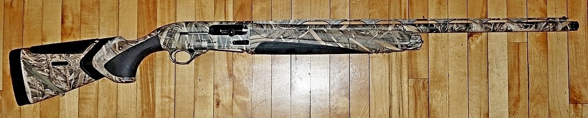 Охотничий дробовик Beretta A400 Xtreme Plus 12-го калибра (18,5 мм). Обратите внимание на маскировочную расцветку. (Автор фото Picanox, CC BY-SA 4.0)