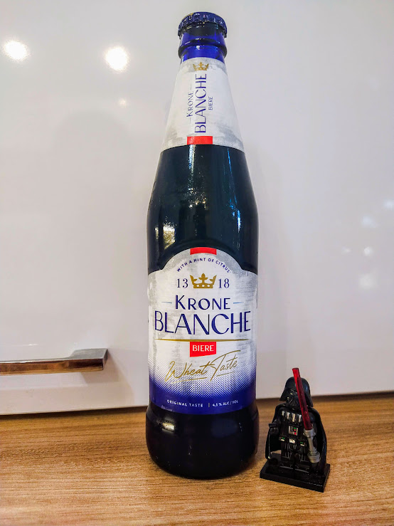 Расплескалась синева...