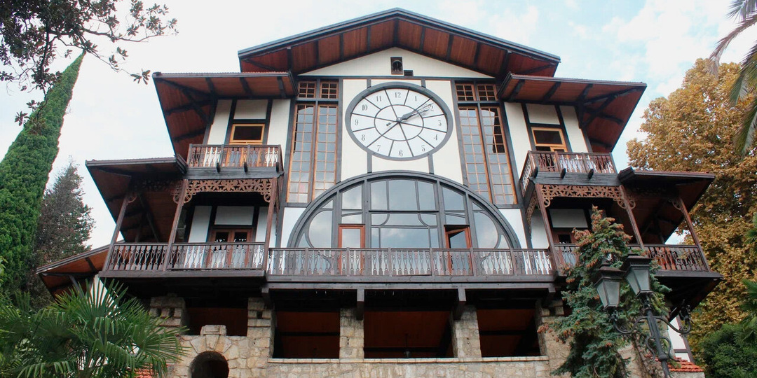 Когда лучше ехать в Гагры и где вкусно поесть на курорте?