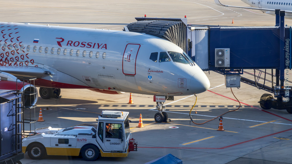 2. Сухой SuperJet 100-95B Бортовой №: RA-89063 «Геленджик» © NickFW.ru — 25.07.2024г.