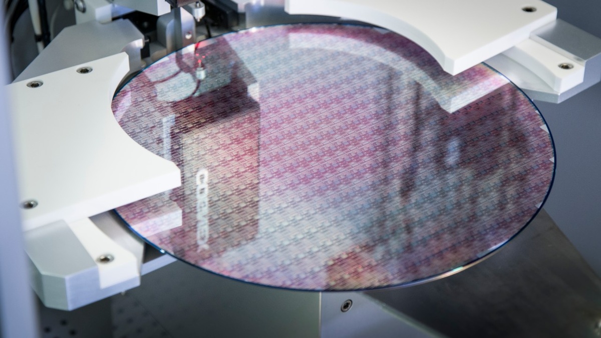 300 мм пластина с чипами на фабрике Bosch в немецком Дрездене. Изображение: Bosch