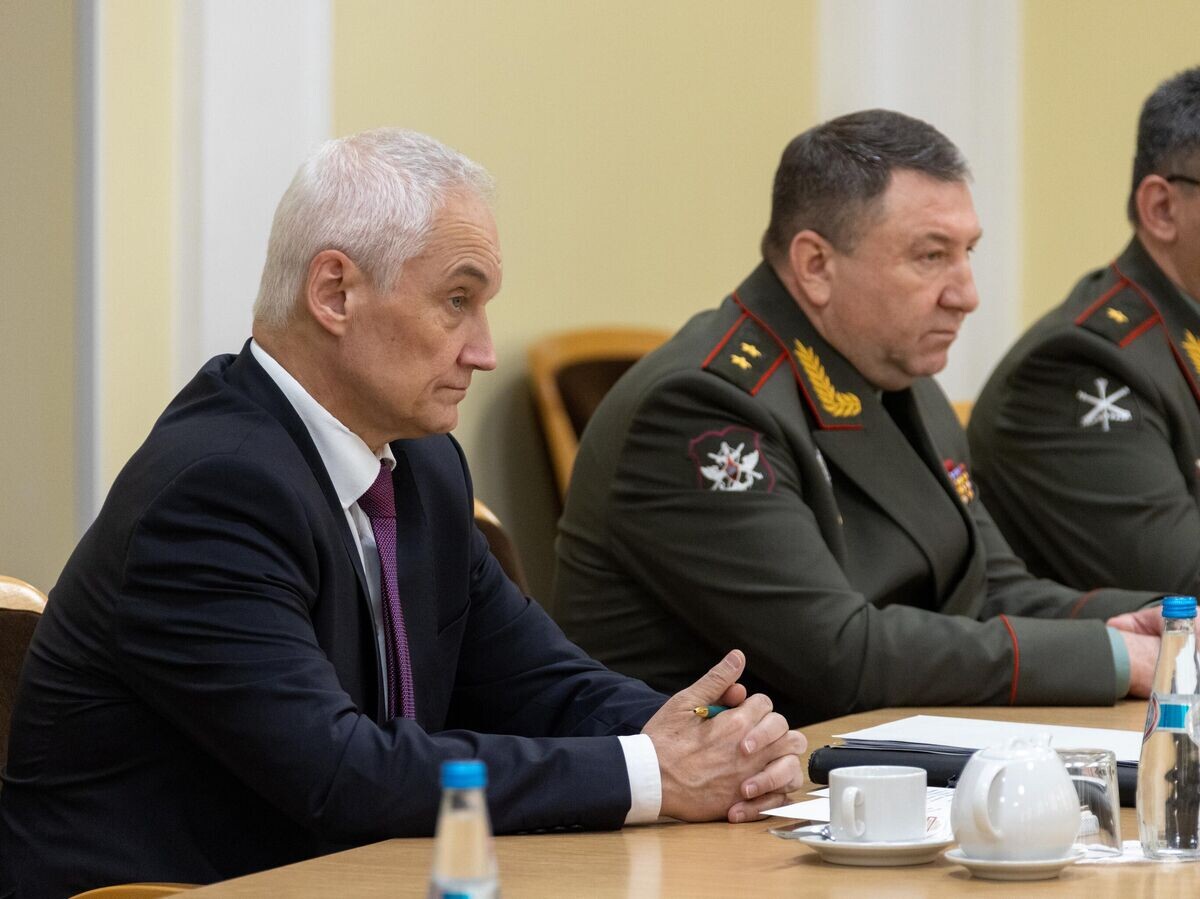    Министр обороны РФ Андрей Белоусов на встрече в Минске с министром обороны Республики Беларусь Виктором Хрениным© РИА Новости / Пресс-служба Минобороны РФ