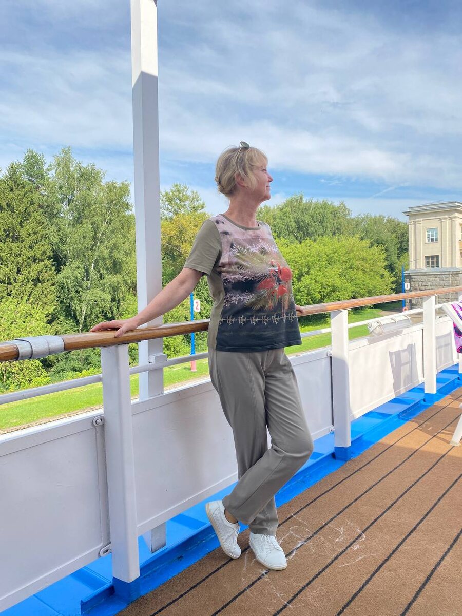 но лицо и поза пока ещё напряжённые!..