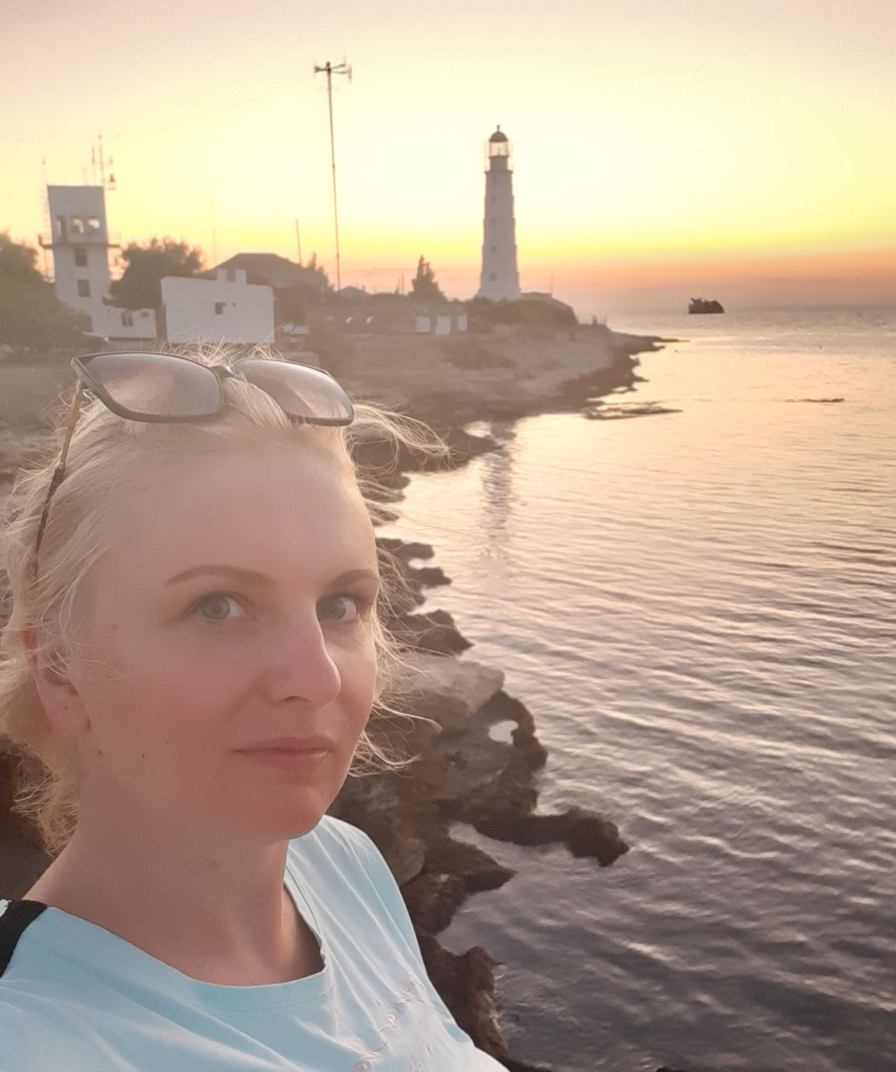 Тарханкутский маяк и загоревшая автор блога))) 