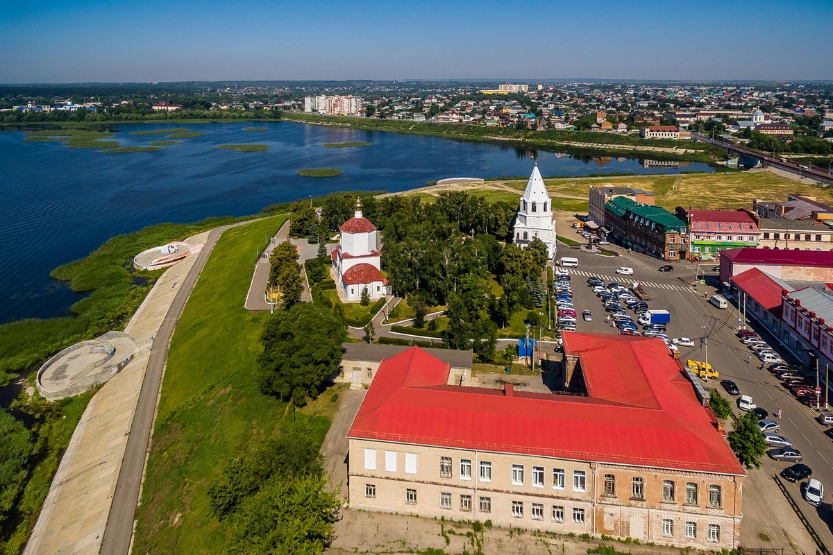 Вид на школу 14 и Сызранский Кремль