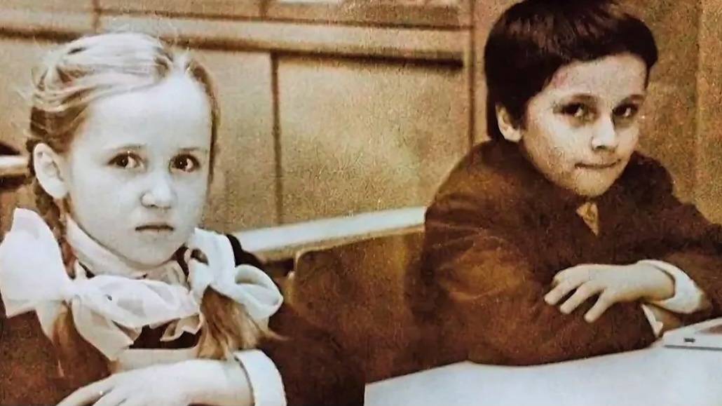 Маленький Дмитрий появился на свет 4 апреля 1967 года в славном городе Ленинград.