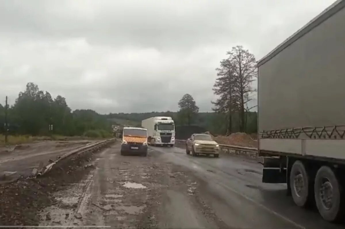    На трассе М-5 под Симом ограничено движение из-за ремонтных работ