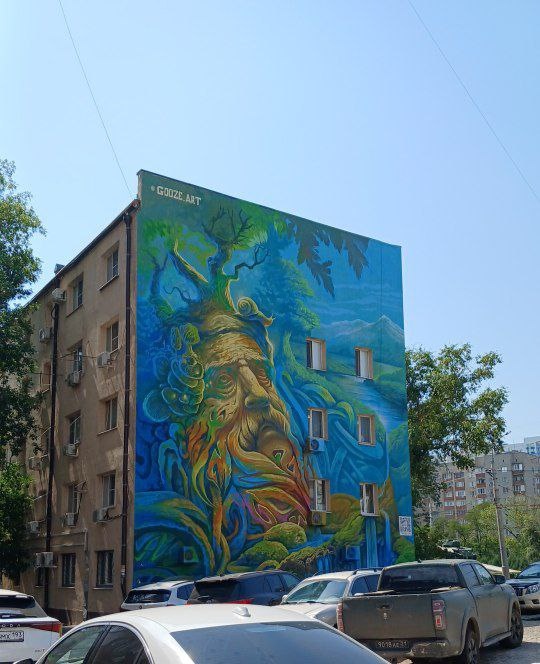 Дом с чудесной картиной на фасаде. Впечатляет!