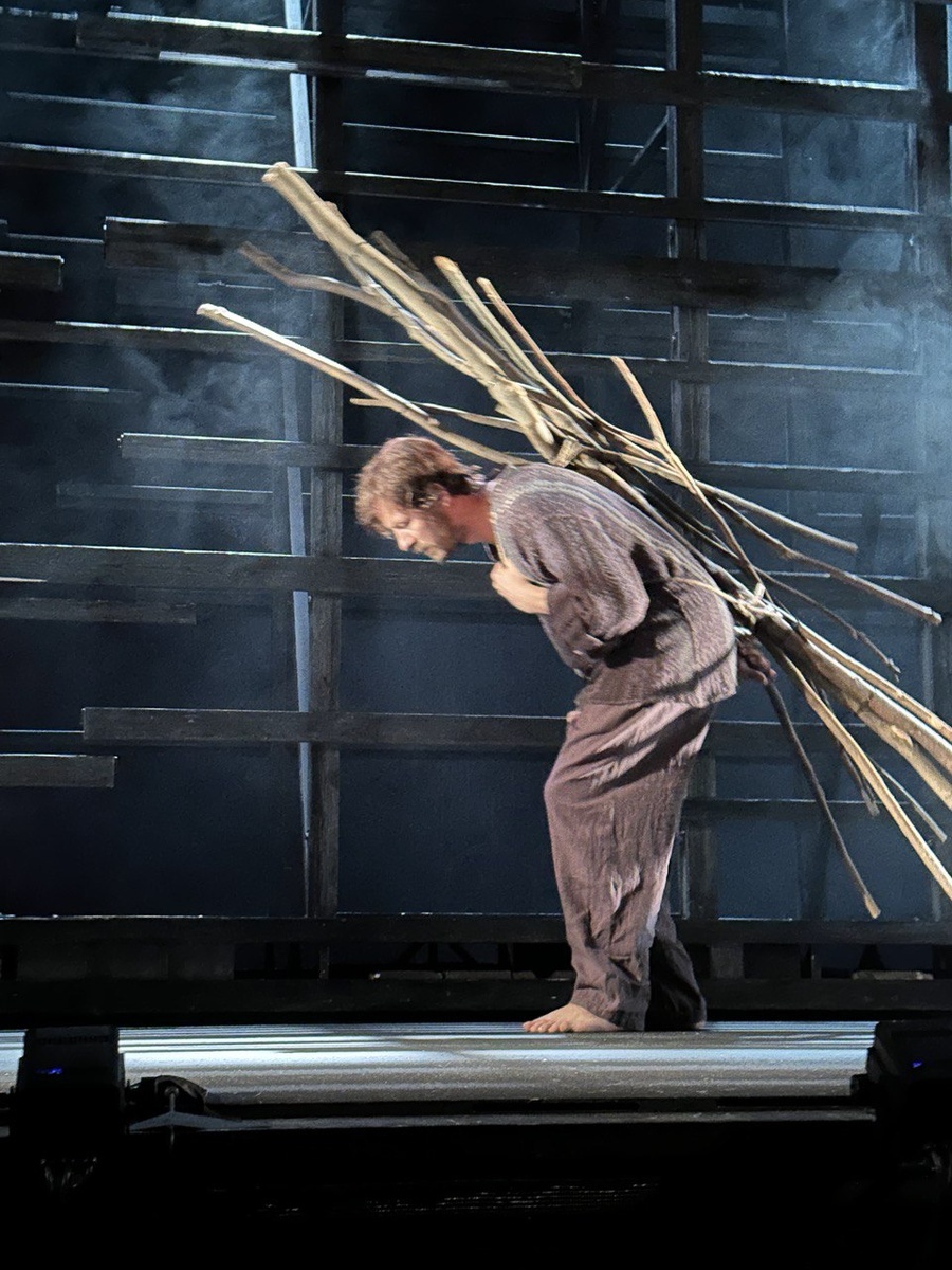 Угнетенный народ, Спектакль «Пугачев» в театре «Мастерская П. Фоменко». Фото автора.