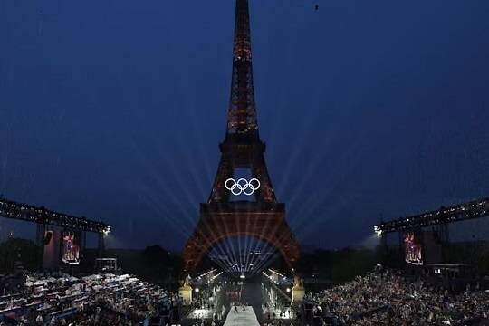    Сотни жителей разных стран захотели переехать в Россию после церемонии открытия Олимпиады в Париже