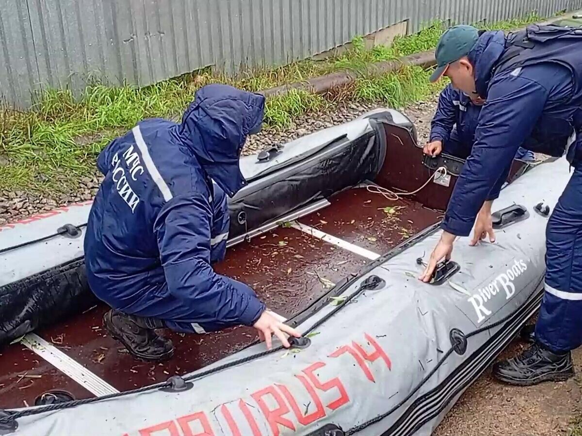    Эвакуация жителей подтопленного СНТ в Челябинской области © МЧС РФ