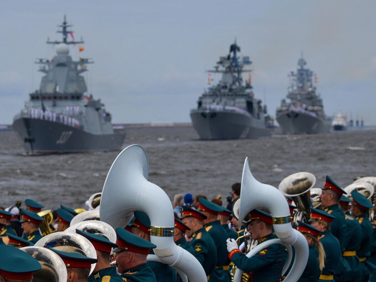    Главный военно-морской парад в честь Дня ВМФ в Кронштадте© РИА Новости / Александр Гальперин