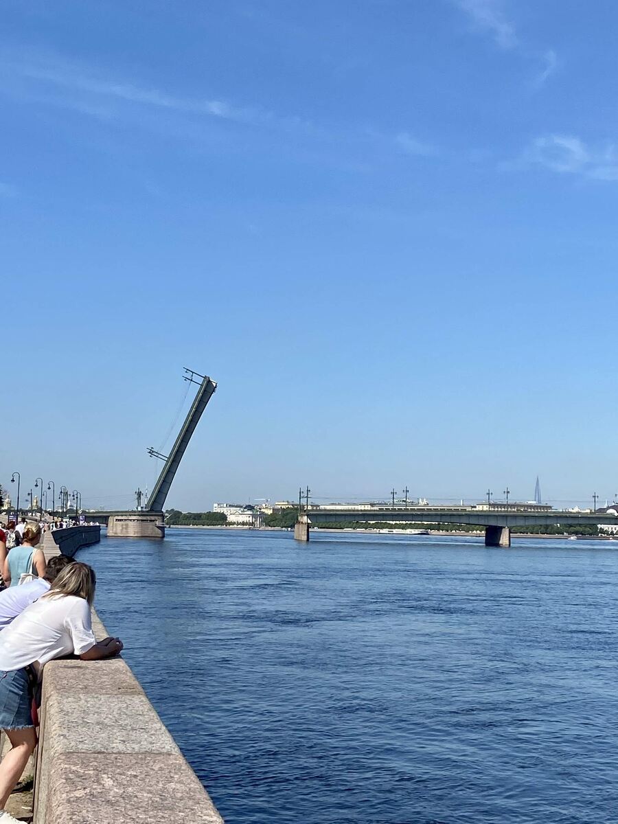 Развод Литейного моста перед репетицией парада ко дню ВМФ