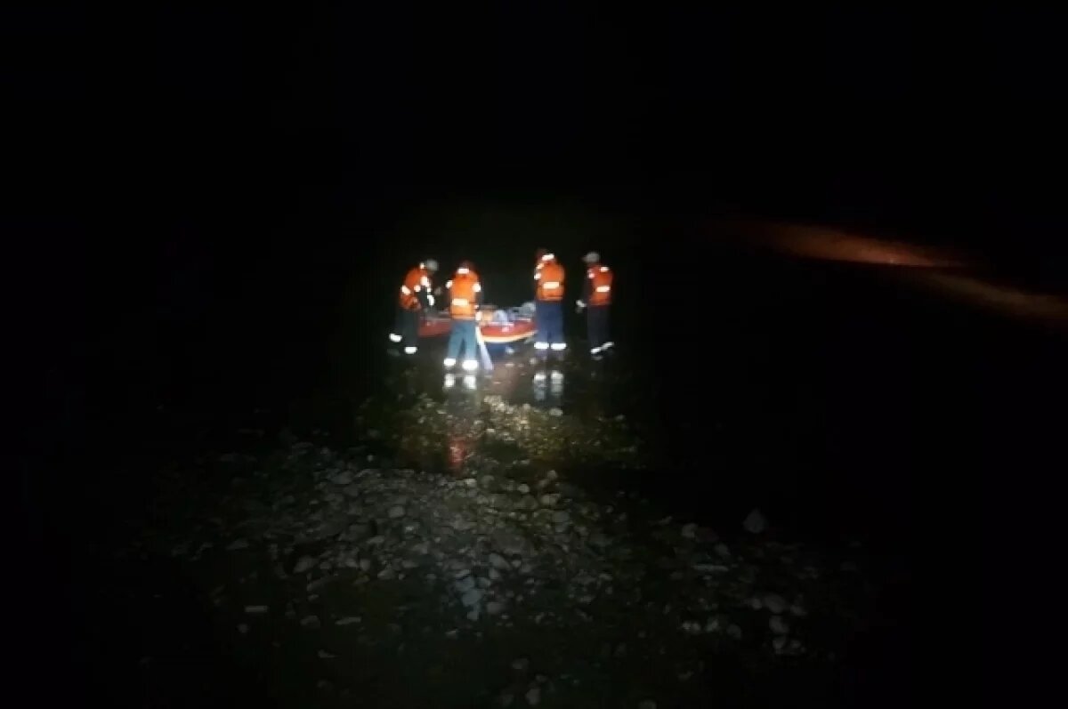    В Краснодарском крае спасатели эвакуировали мужчину с середины реки