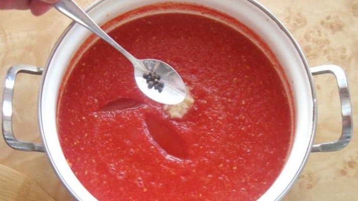 Я практикую 4 подхода по 7 минут. То есть, 3 раза варю и после каждого этапа даю соусу «отдохнуть» 3 часа.