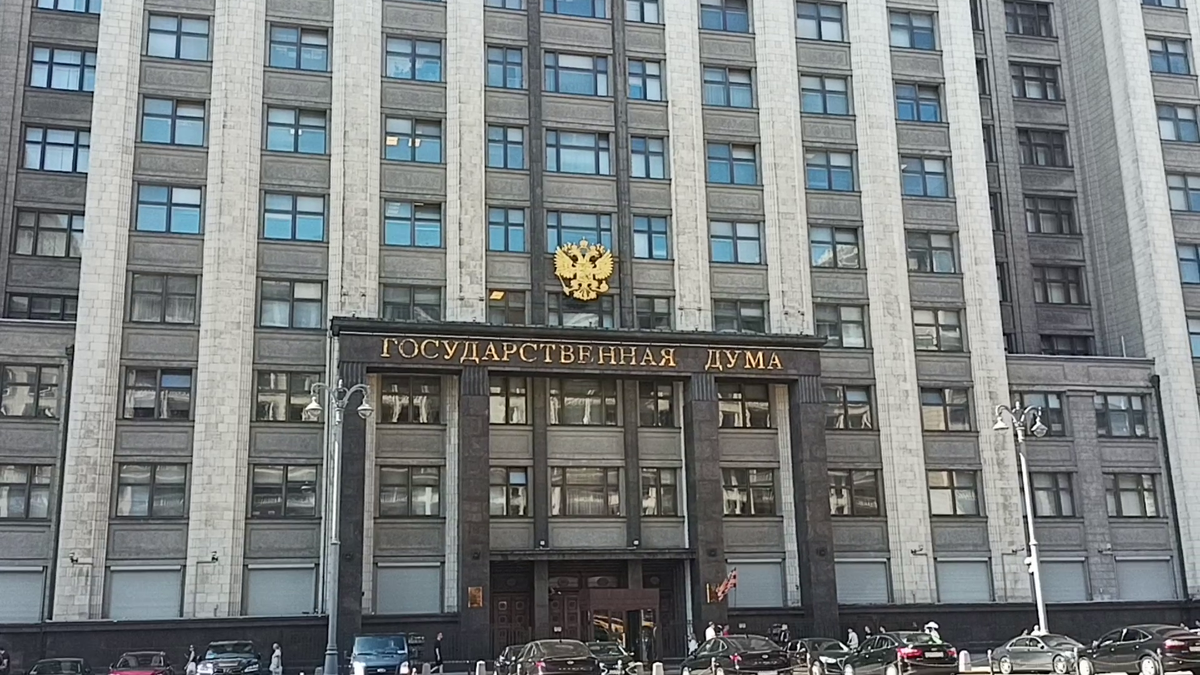 По мнению Милонова, в буфете ГД РФ нельзя продавать импортное спиртное.