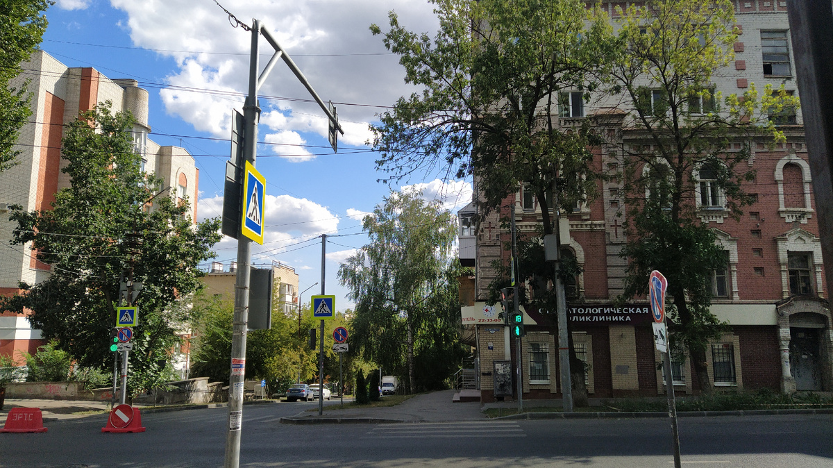 Перекрёсток с вдовьим домом.