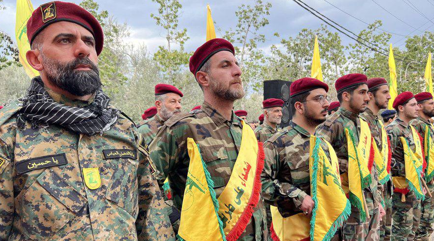 Бойцы "Хезболлы" в Ливане. Совсем не похожи даже на боевиков из Хамас. Это регулярная, хорошо обученная структура. Фото AFP