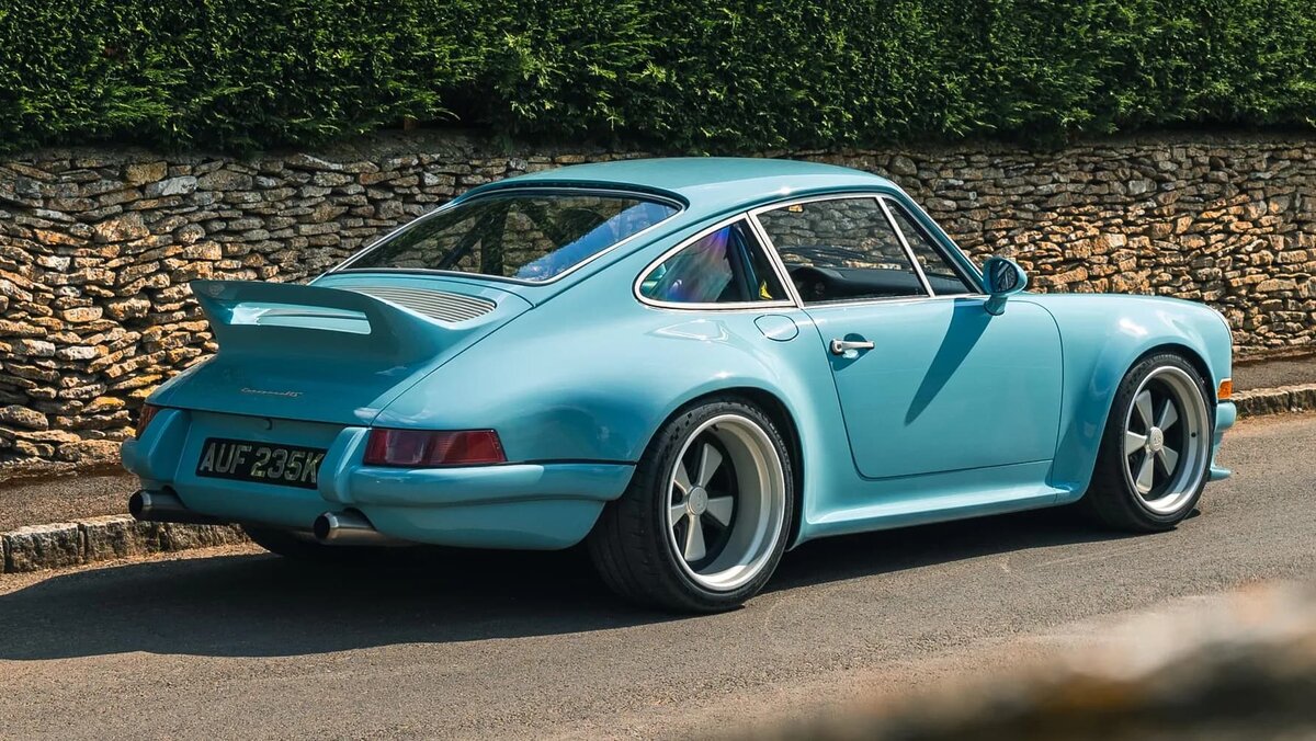 911