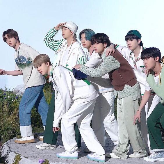 Примерно так 11 лет назад мальчики тайком ушли из семей в проклятый шоу-биз ...