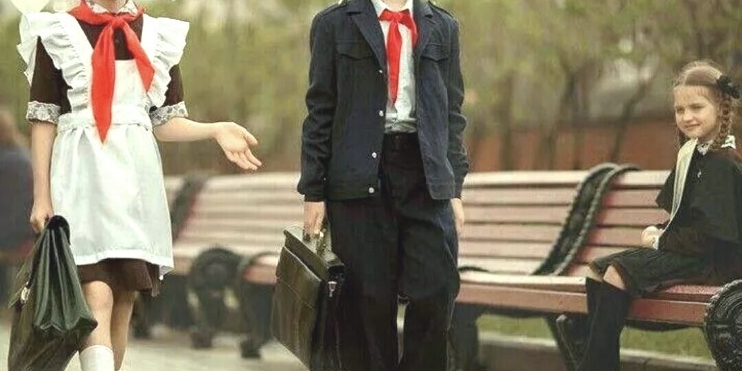 Лично для меня советская школьная форма самая красивая