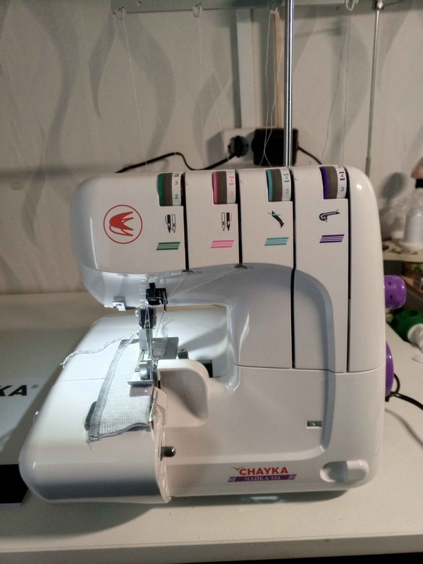 Новенький оверлок на новом рабочем месте