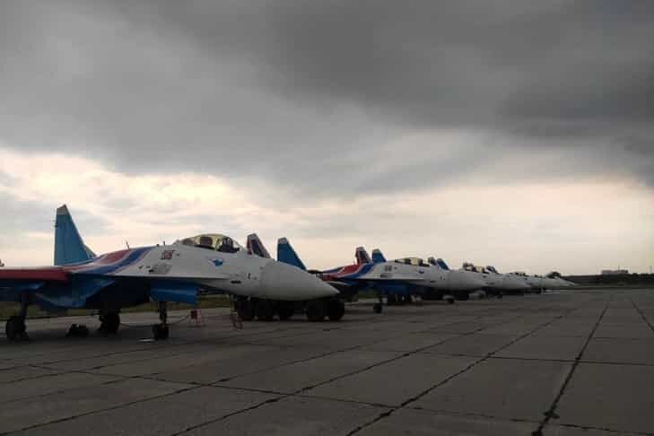    Фото: пилотажная группа Русские витязи