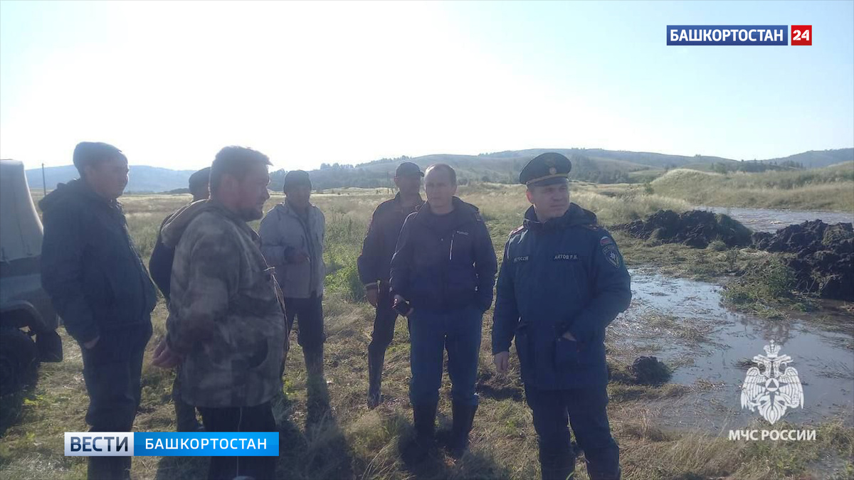    Для борьбы с подтоплениями в Учалинский район Башкирии направился дополнительный отряд МЧС