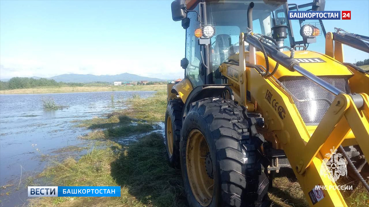   Для борьбы с подтоплениями в Учалинский район Башкирии направился дополнительный отряд МЧС