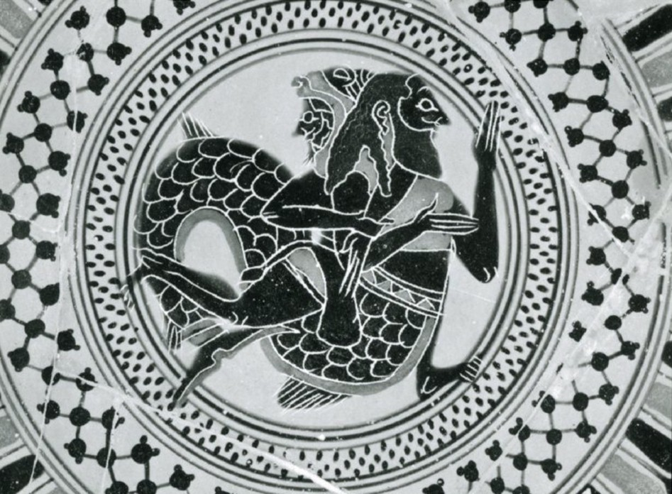 Чёрнофигурная чаша, деталь, Аттика, ок. 570–560 гг. до н.э. Источник: Семененко А. А. Очерки истории (пре)хараппского искусства Северо-Западного Индостана. — Т. III. — Воронеж: Электронная монография на правах рукописи, 2018. — 450 с. + 642 илл. — ISBN 978-5-9907439-6-0. — С. 349, Илл. 232.
