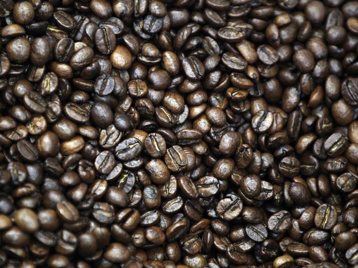    Кофейные зерна, готовые к употреблению© РИА Новости / Евгений Биятов