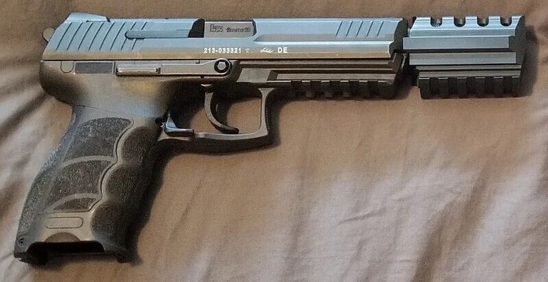 Heckler & Koch P30L с индивидуальным компенсатором, похожим на тот, что использовался в фильме - 9x19 мм Parabellum