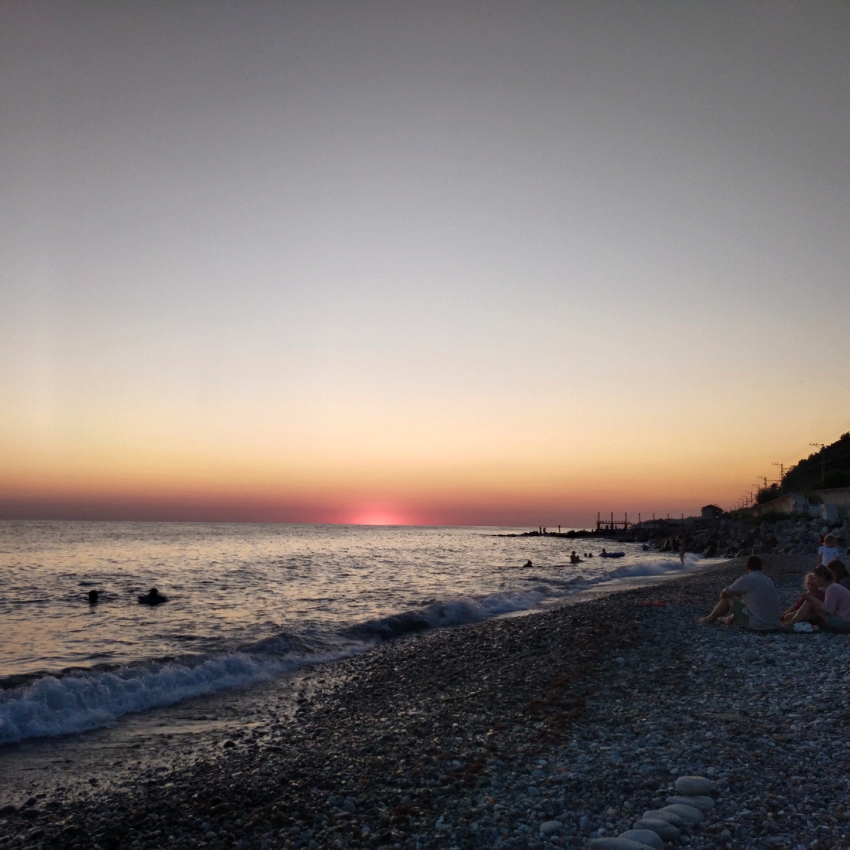 Только к вечеру Илья Романович выбрался на море. Морской закат. Фото автора канала