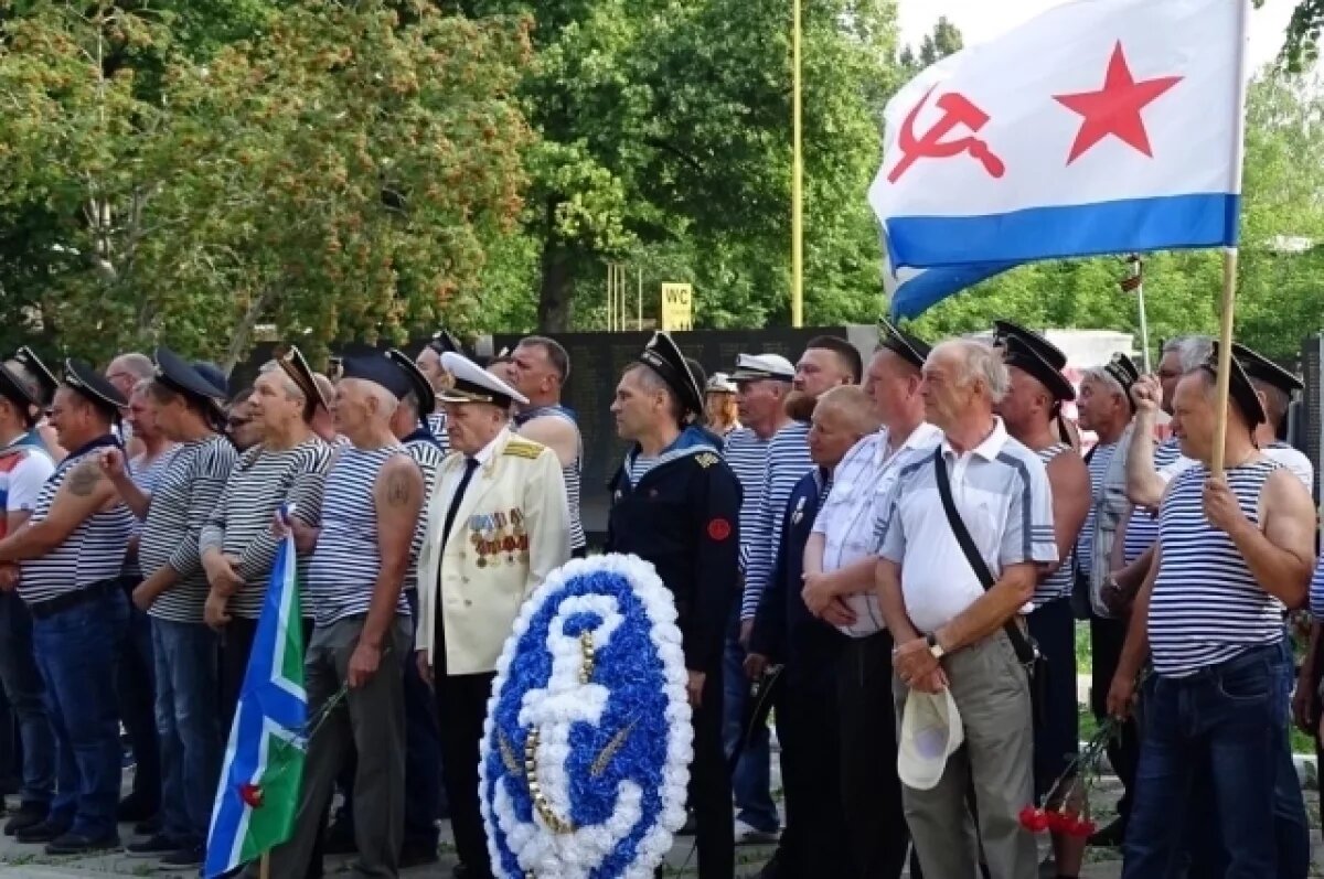    Евгений Куйвашев поздравил свердловчан с Днем Военно-морского флота