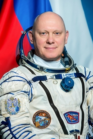   Олег Артемьев.