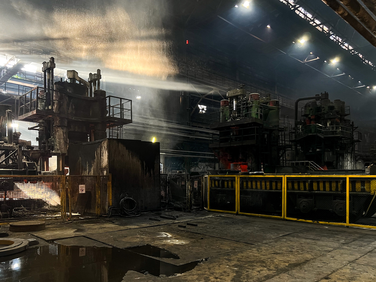 Экскурсия по цеху производства железнодорожных колесе завода ВМЗ ОМК. Фото автора.