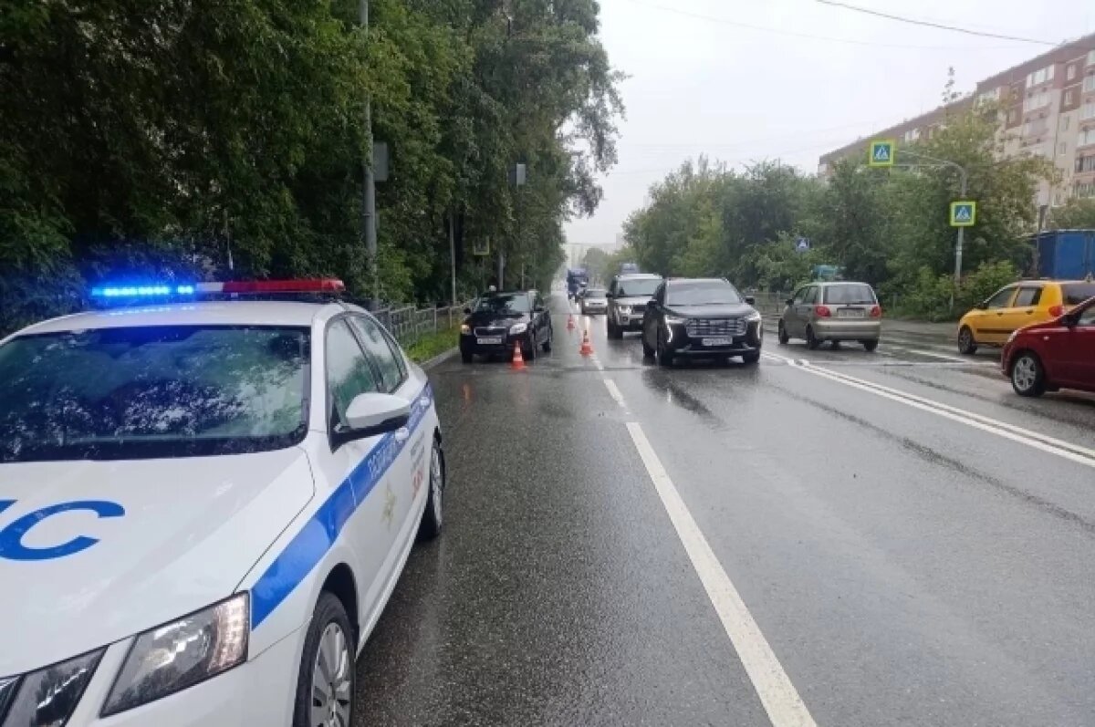    Екатеринбуржец сбил двух подростков на пешеходном переходе