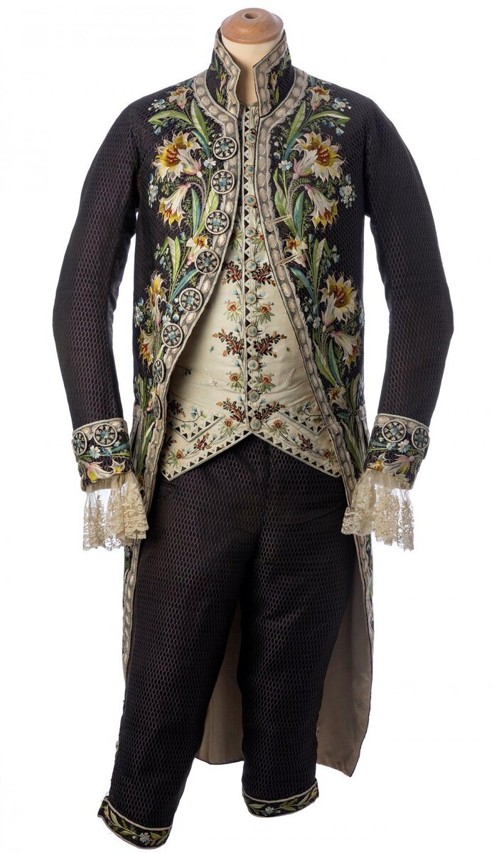 Испанский мужской придворный костюм «в французском стиле». 1780-е гг. Источник изображения: invaluable.com