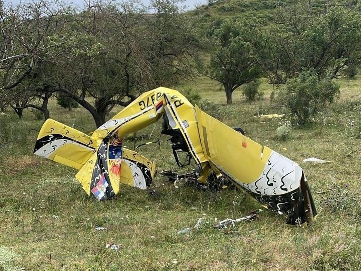    Место крушения легкомоторного самолета вблизи населенного пункта Красный курган в Малокарачаевском районе Карачаево-Черкесии© Фото : Западное МСУ на транспорте СК России/ВКонтакте