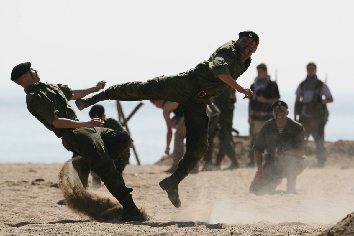 Морская пехота разминается...