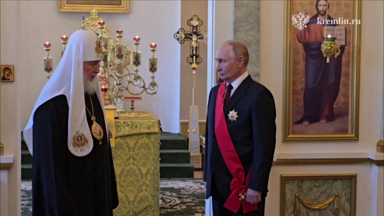    Патриарх Кирилл вручил Президенту Путину орден святого князя Александра Невского Белов Михаил Александрович