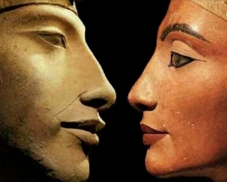 "Дай мне твои руки, что держат твой Дух, чтобы я дышал им и жил вечно..."- так говорил фараон Эхнатон своей красавице Нефертити. Все фото из открытых источников.