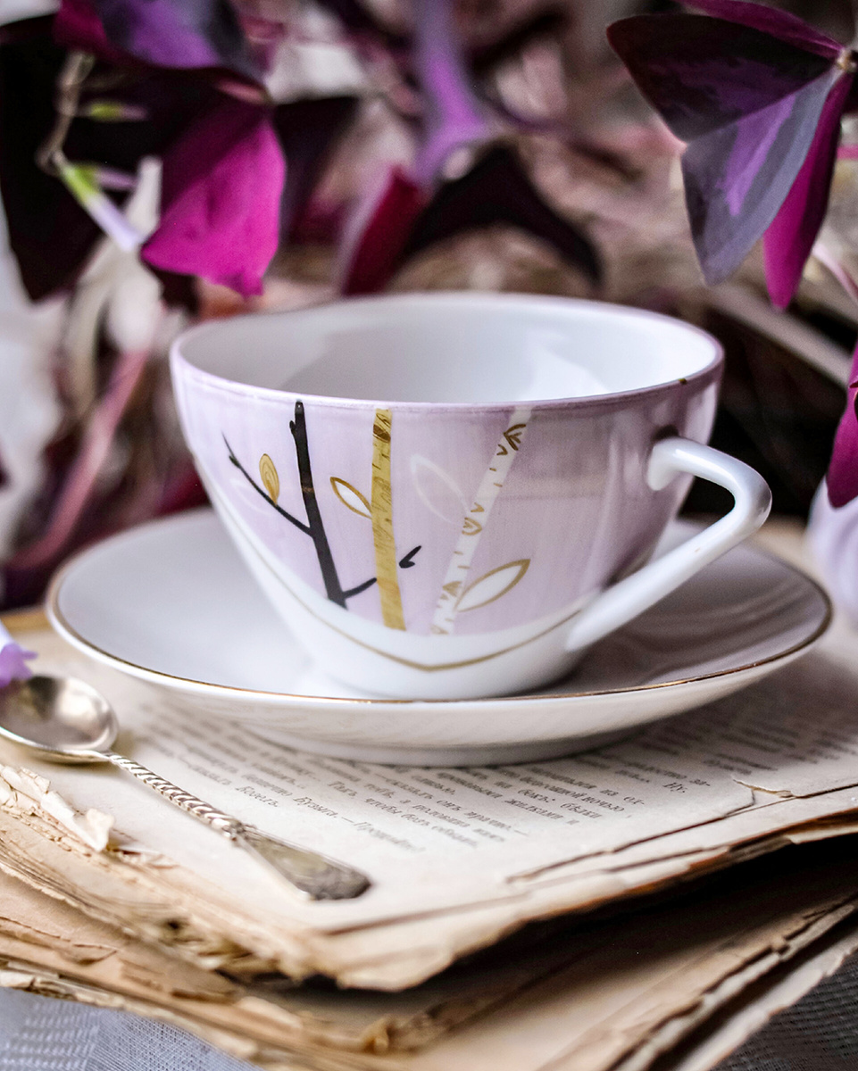 Чайная пара из сервиза «Ранняя весна», 1960-е, ЛФЗ. Автор формы «Утро» Владимир Лаврентьевич Семёнов, автор росписи Антонина Николаевна Семёнова.
Фото автора. 8 ноября 2022 года